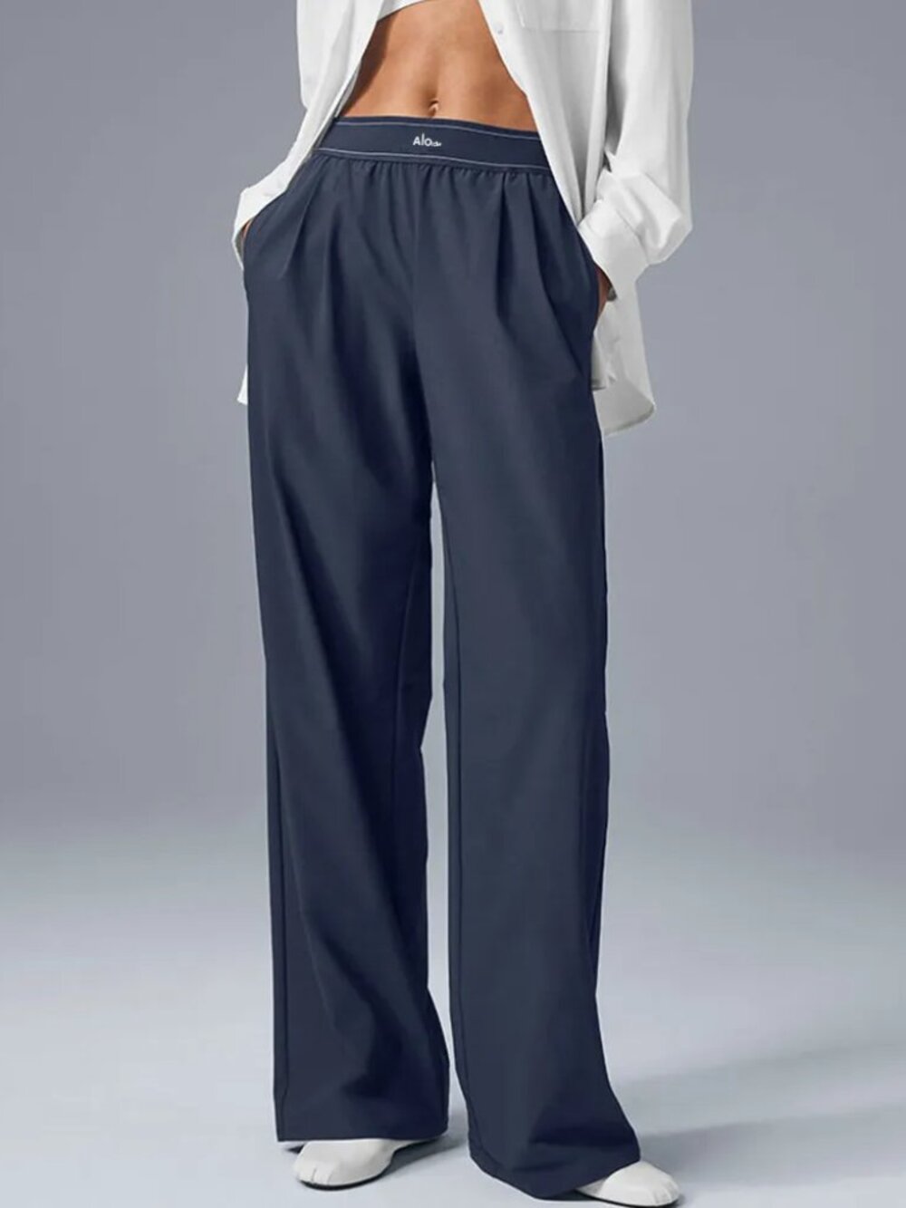 NWT ✨ALO Yoga  Navy Blue Office Wide Leg Pants (Regular Length)  Clean Girl🥂 - Picture 7 of 9